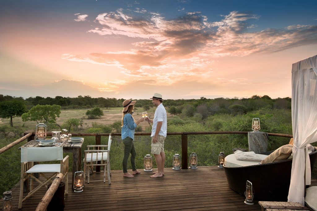 lion_sands_-_coupleshoneymoon_-_chalkley_treehouse13_preview_maxwidth_2000_maxheight_2000_ppi_300_quality_100 Sundowners on deck in Lion Sands on a luxury Safari South Africa Romantic Getaway