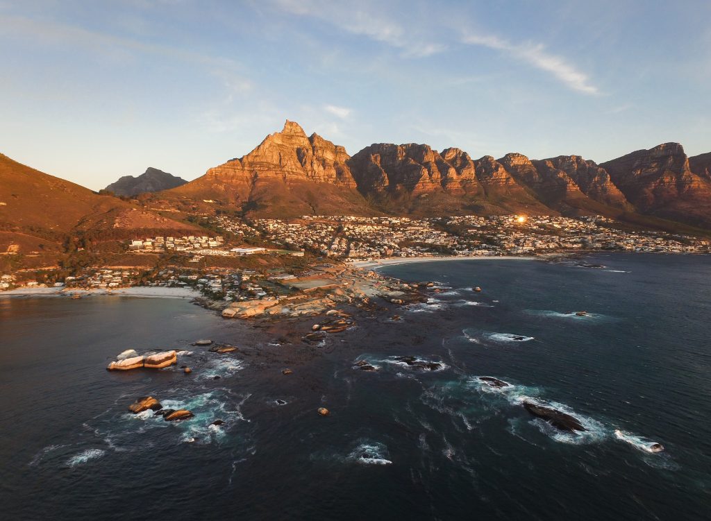 finding-dan-dan-grinwis-d6QlQivhZWA-unsplash Cape town aerial view from private helicopter ride in Cape Town