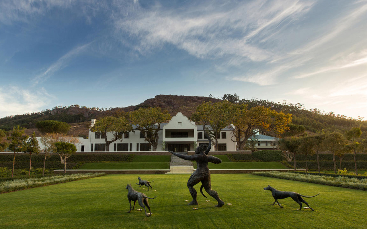 Leeu-Estates-cape-winelands-statue-garden