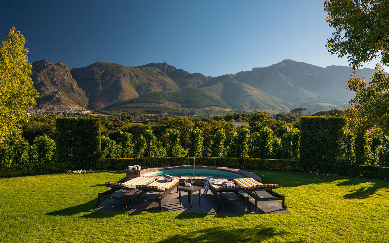 Leeu-Estates-cape-winelands-vineyard-cottage-pool